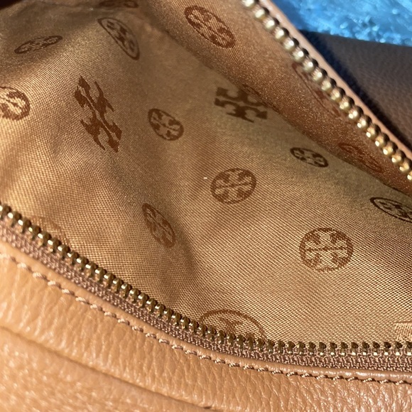 TORY BURCH LEATHER CHAIN DETAIL SHOULDER BAG - Picture 6 of 11